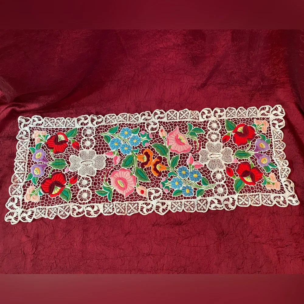 RARE FIND! Elaborately embroidered Kalocsa, Hungary Vintage Table Set